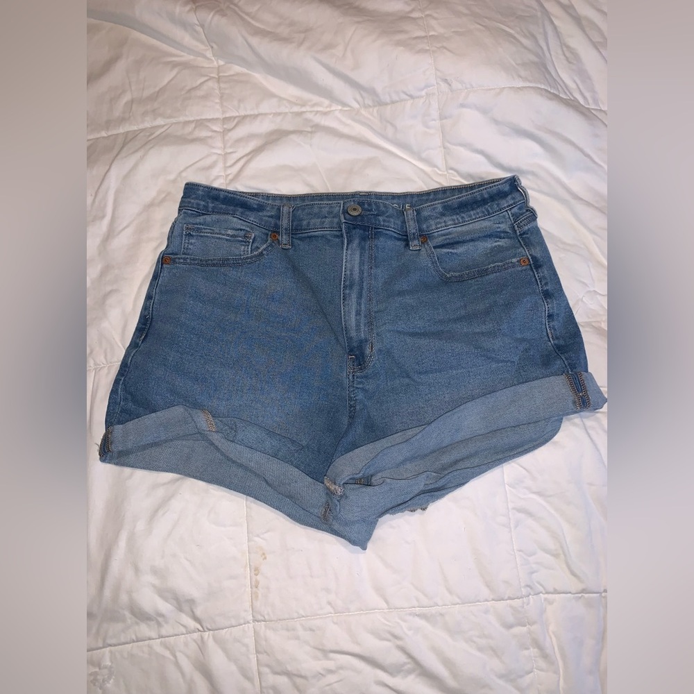 Women’s American eagle jean shorts.